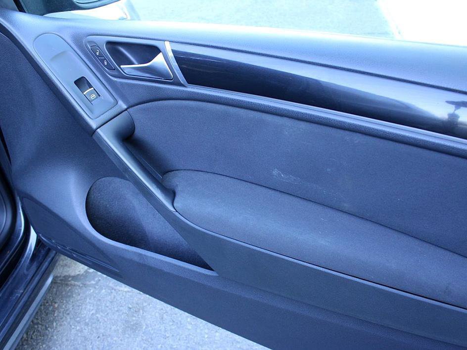 Used 2010 Volkswagen GTI 2-Door image 13