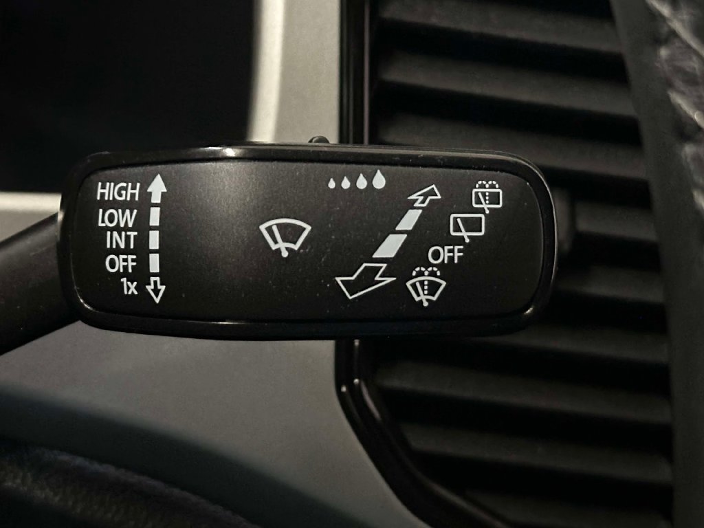 Used 2023 Volkswagen Atlas SEL R-Line AWD/4WD image 28