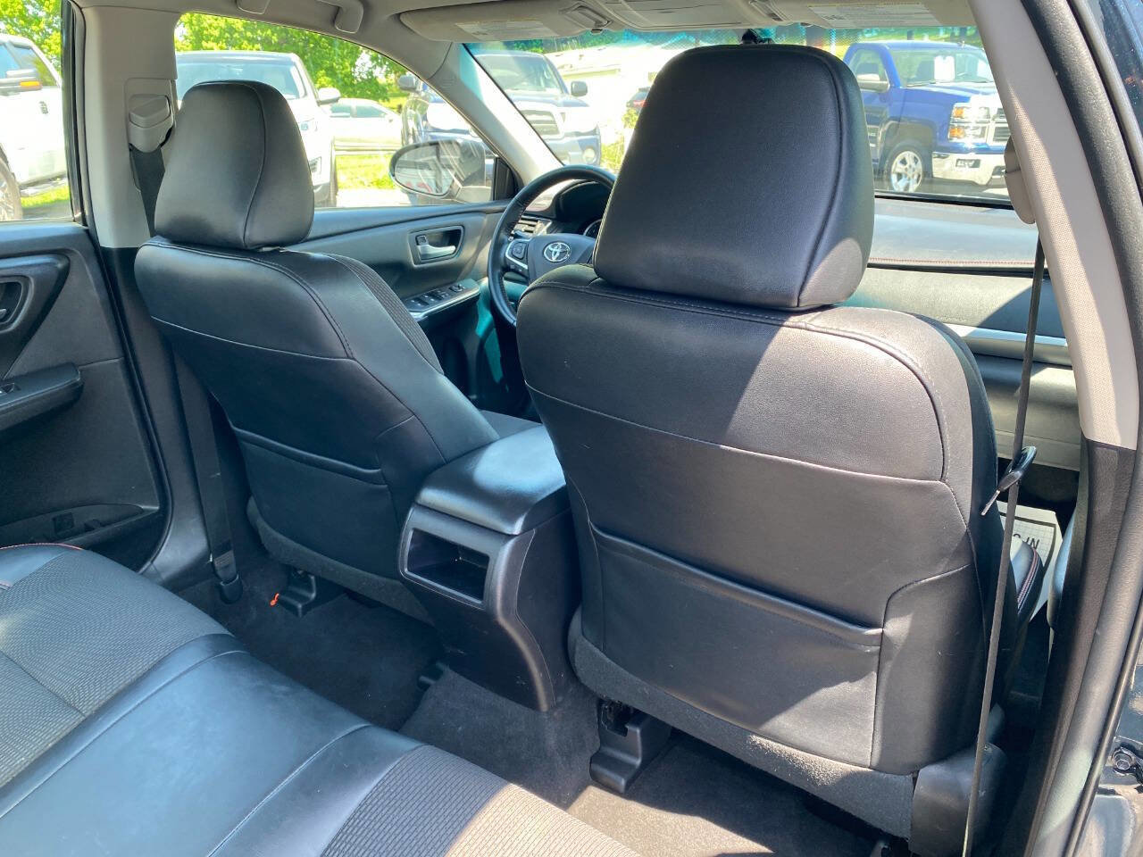 Used 2016 Toyota Camry SE FWD image 27