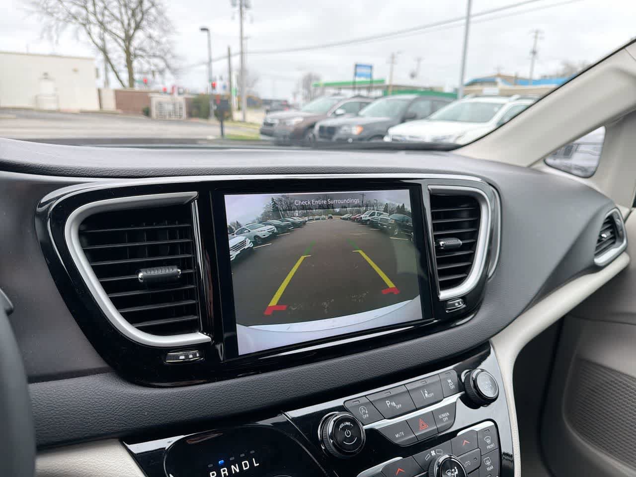 Used 2024 Chrysler Pacifica Touring-L FWD image 31