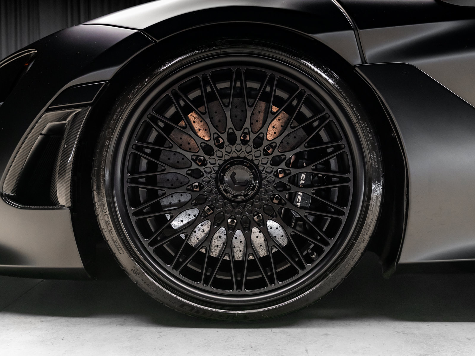 Used 2018 McLaren 720S RWD image 3