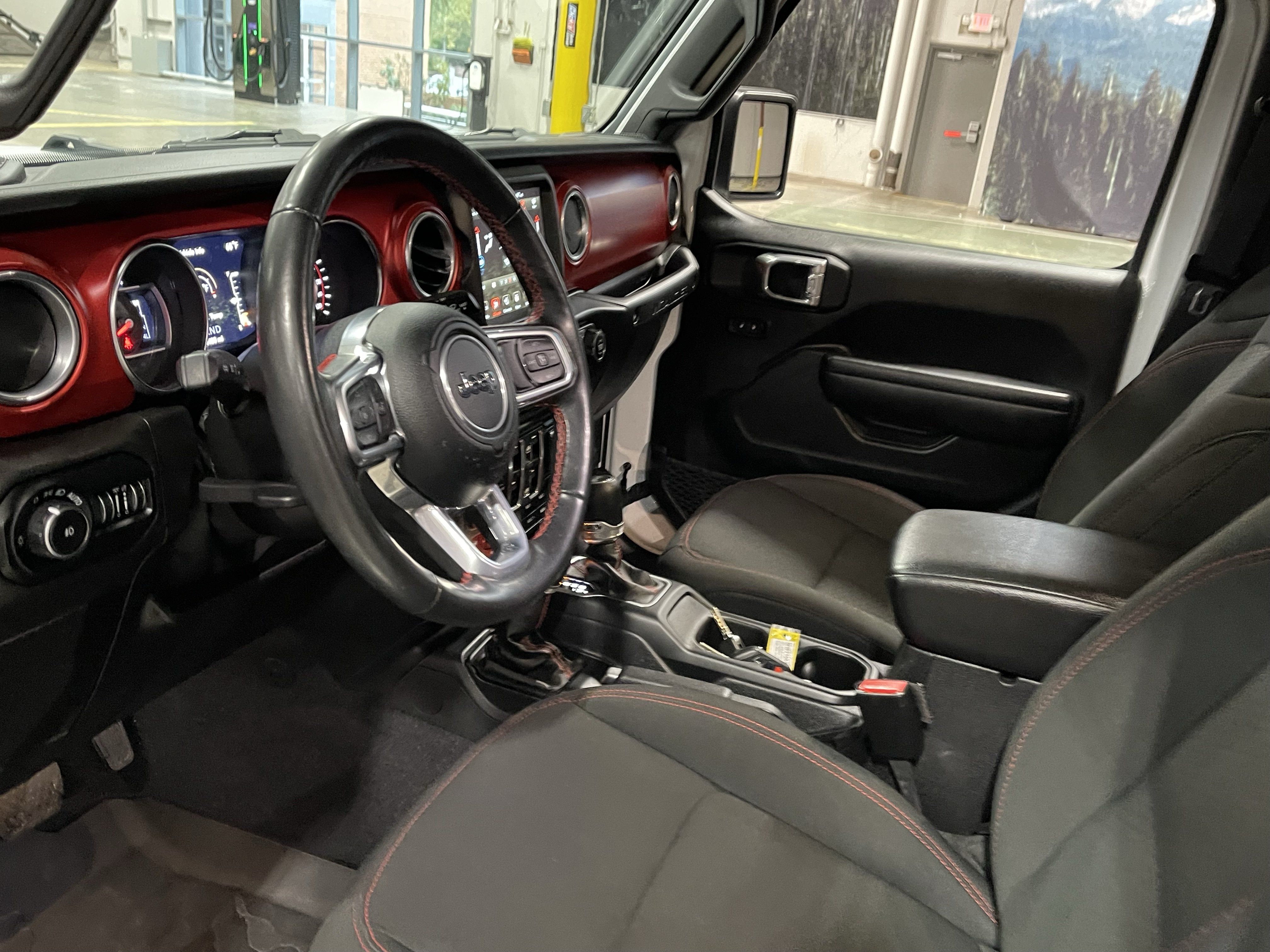 Used 2021 Jeep Wrangler Unlimited Rubicon AWD/4WD image 10