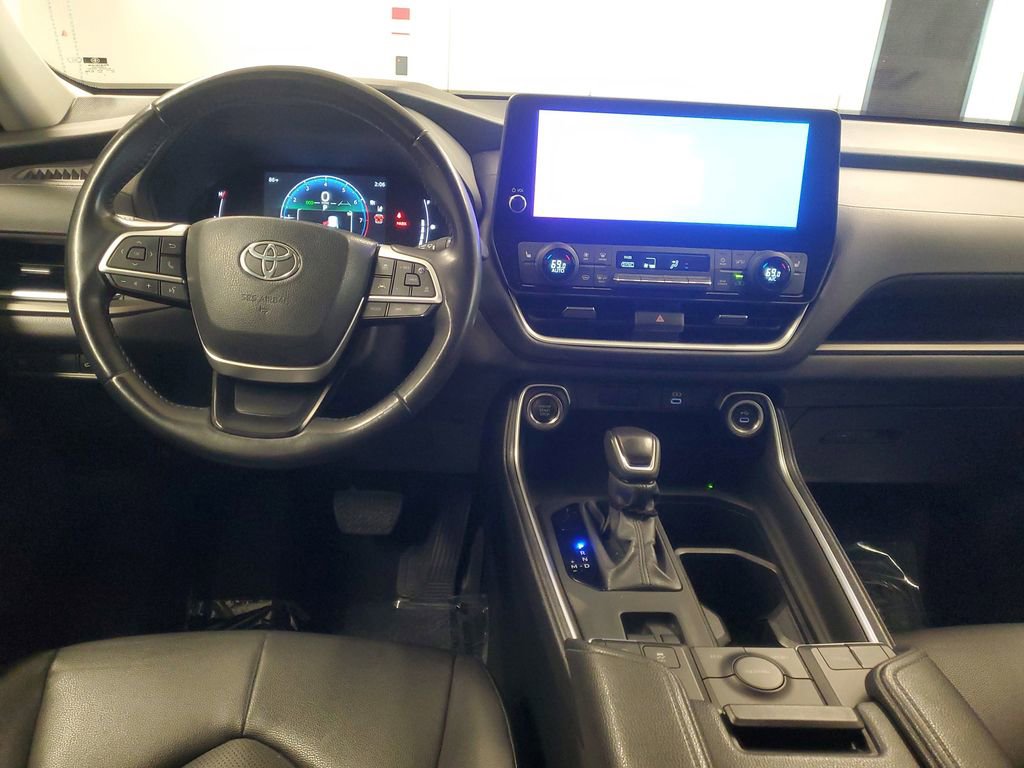 Certified 2024 Toyota Grand Highlander XLE image 8