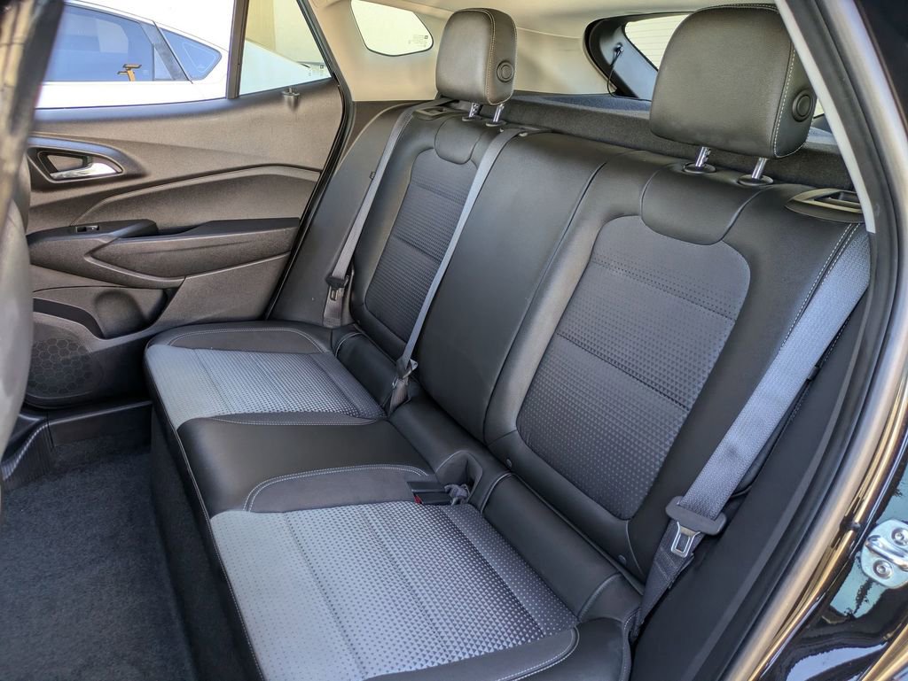 Used 2025 Chevrolet Trax LT w/ LT Convenience Package image 24