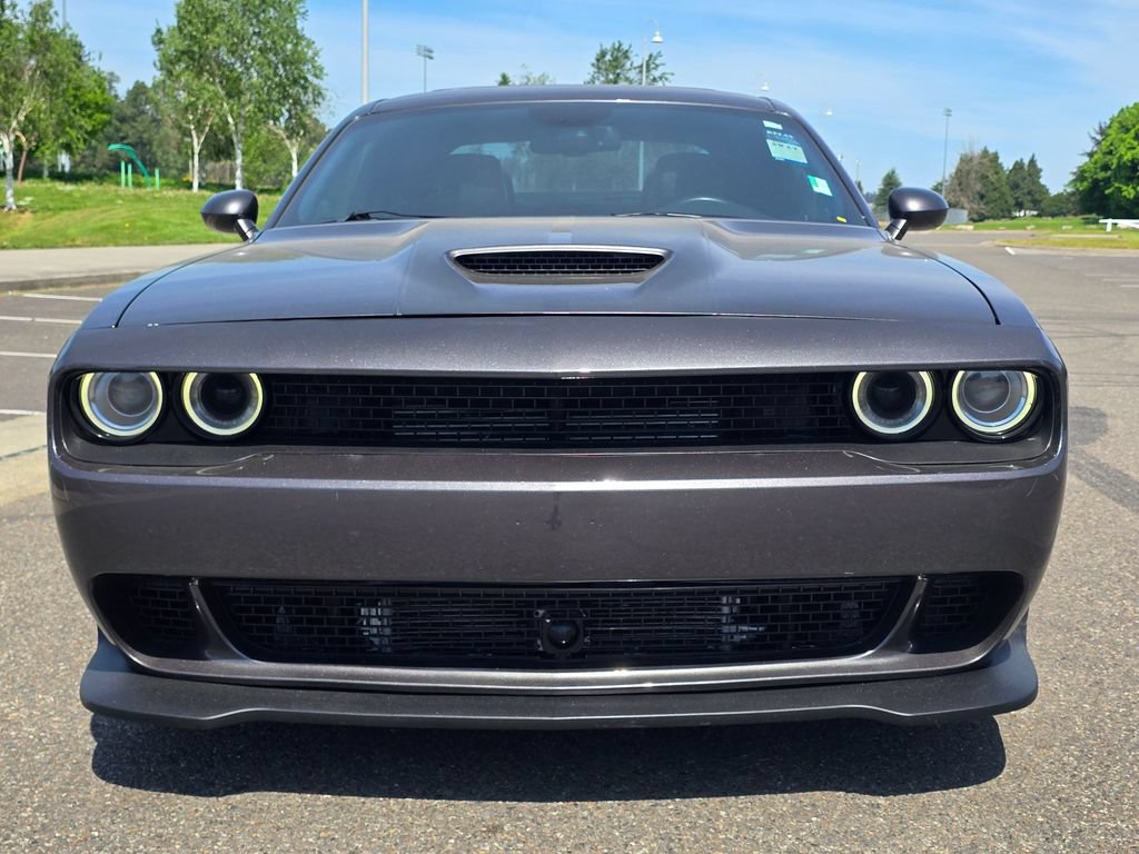 Used 2016 Dodge Challenger SRT w/ Technology Group RWD image 8
