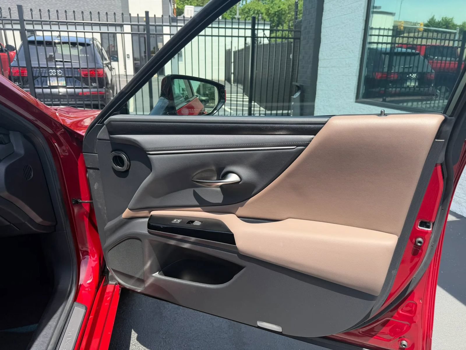 Used 2023 Lexus ES 350 w/ Premium Package FWD image 9