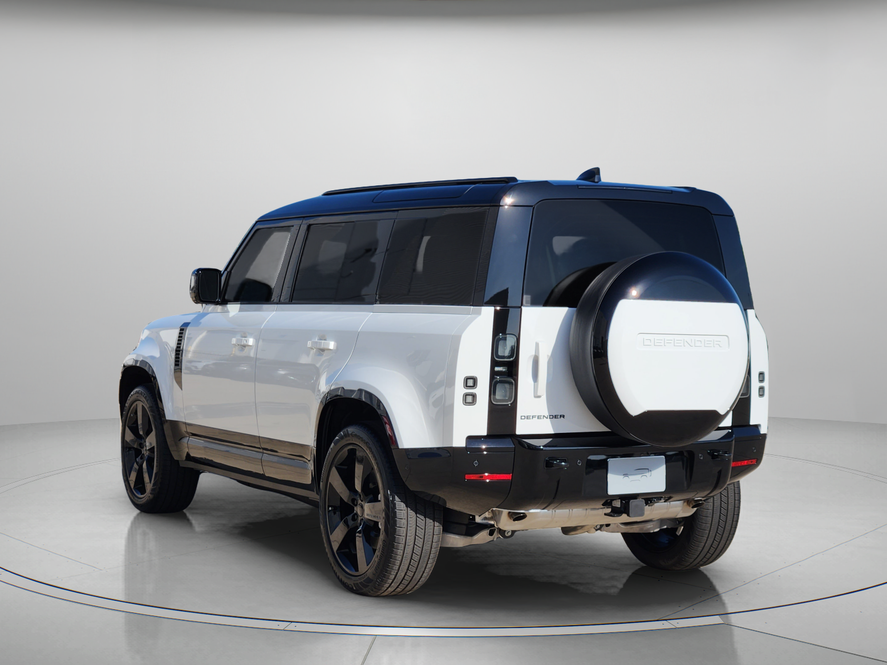New 2026 Land Rover Defender 110 X-Dynamic SE AWD/4WD image 3