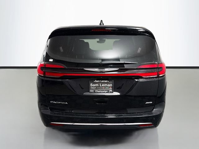 Used 2025 Chrysler Pacifica Select image 6