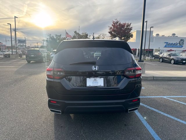 Certified 2025 Honda Pilot Black Edition image 7