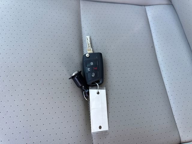 Used 2015 Volkswagen Golf S image 25