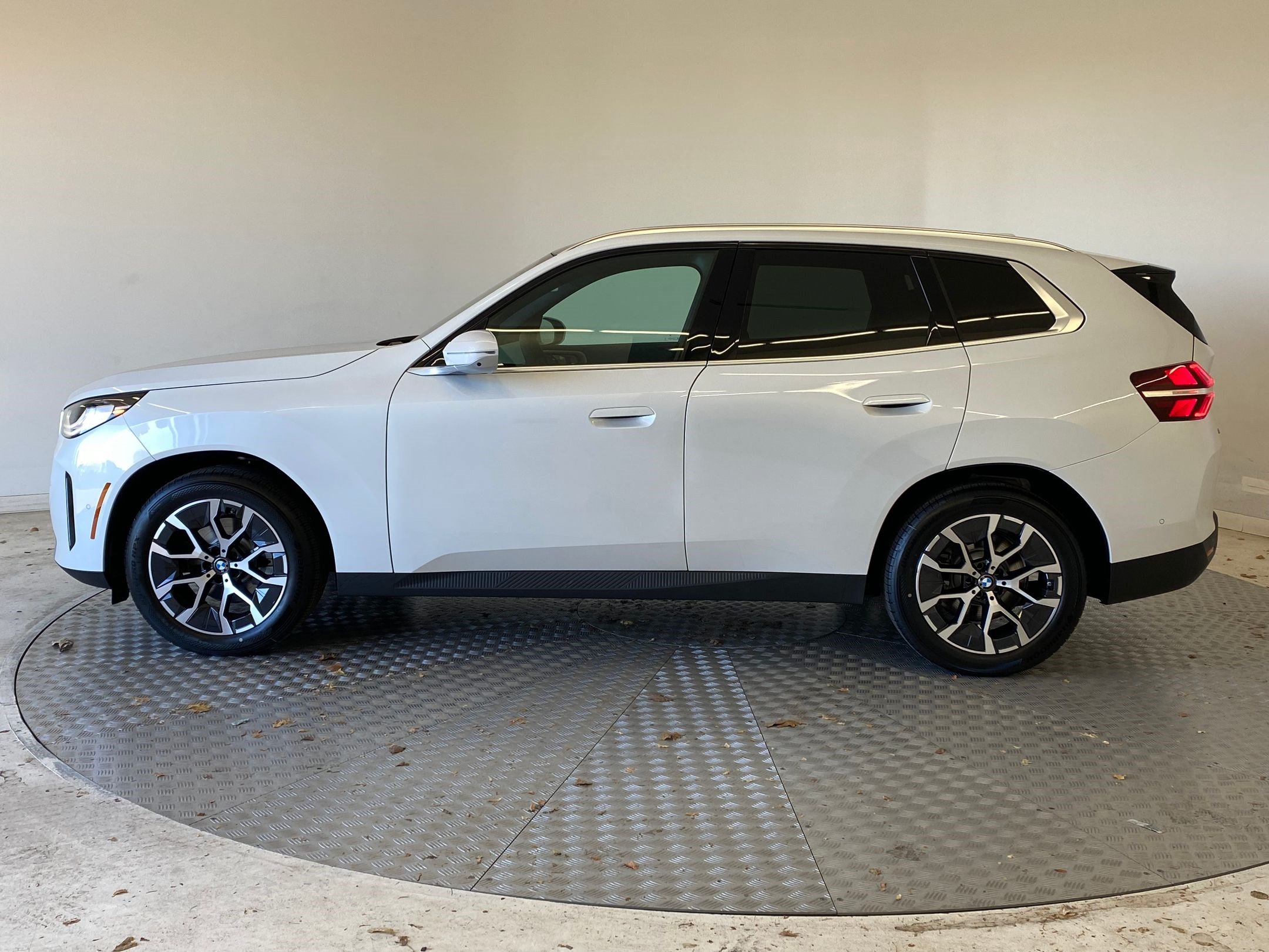 Used 2026 BMW X3 xDrive30i w/ Premium Package AWD/4WD image 2