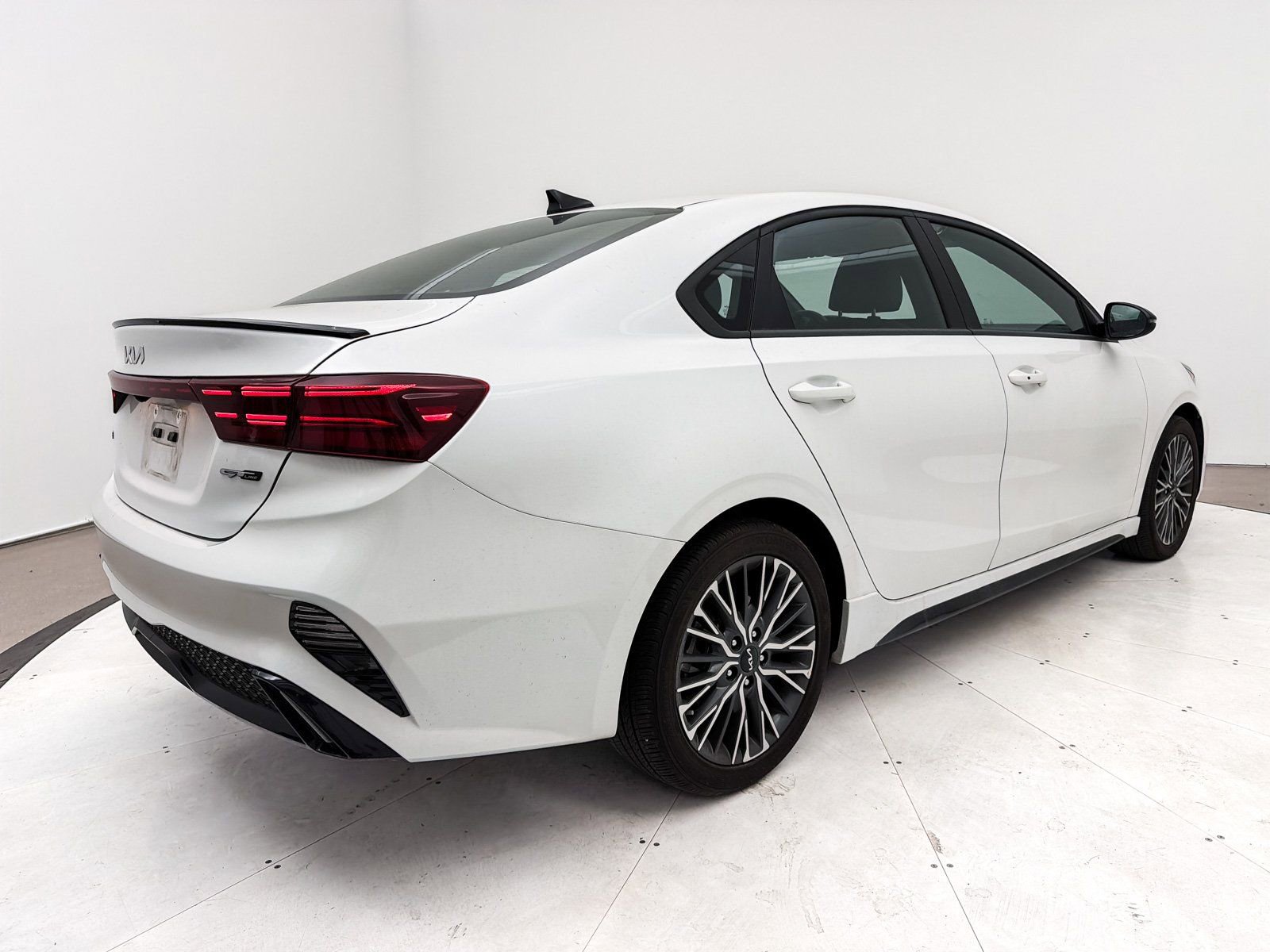 Used 2023 Kia Forte GT-Line w/ GT-Line Premium Package image 18