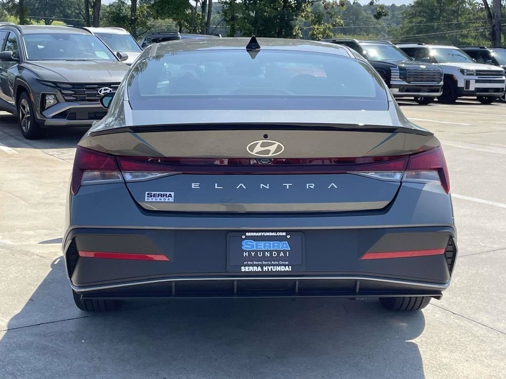 New 2026 Hyundai Elantra SEL Sport FWD image 4