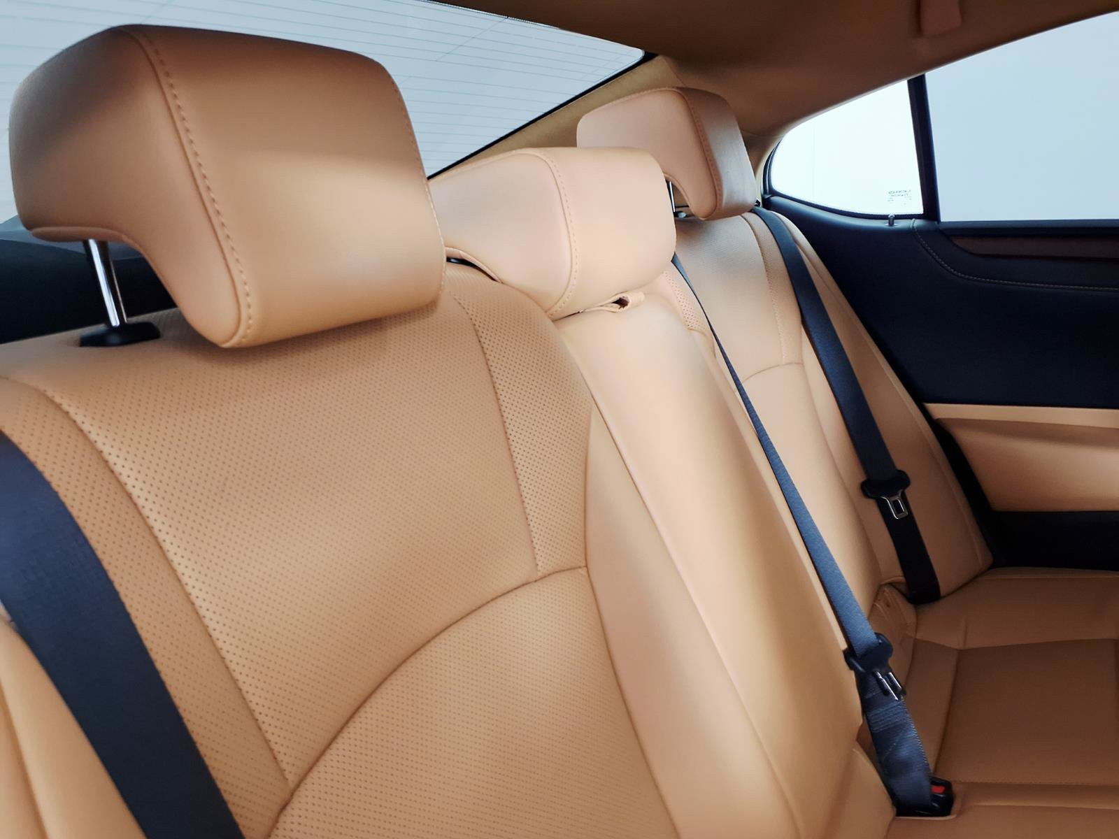 Used 2025 Lexus ES 300h w/ Premium Package FWD image 12