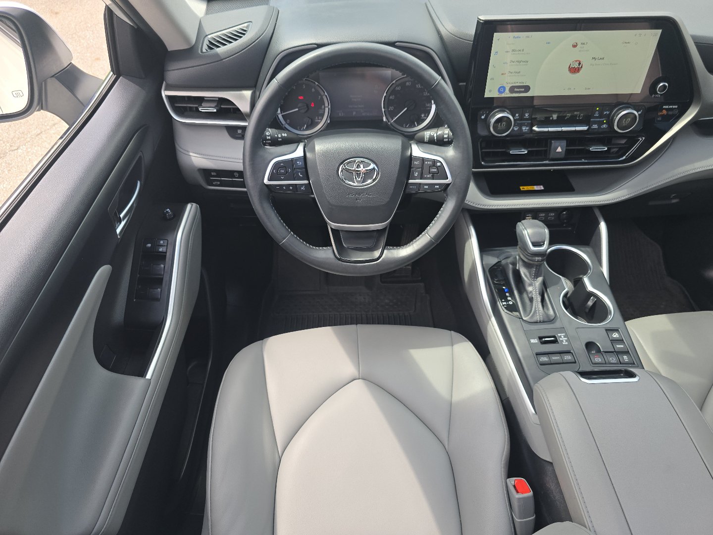 Used 2025 Toyota Highlander XLE AWD/4WD image 24