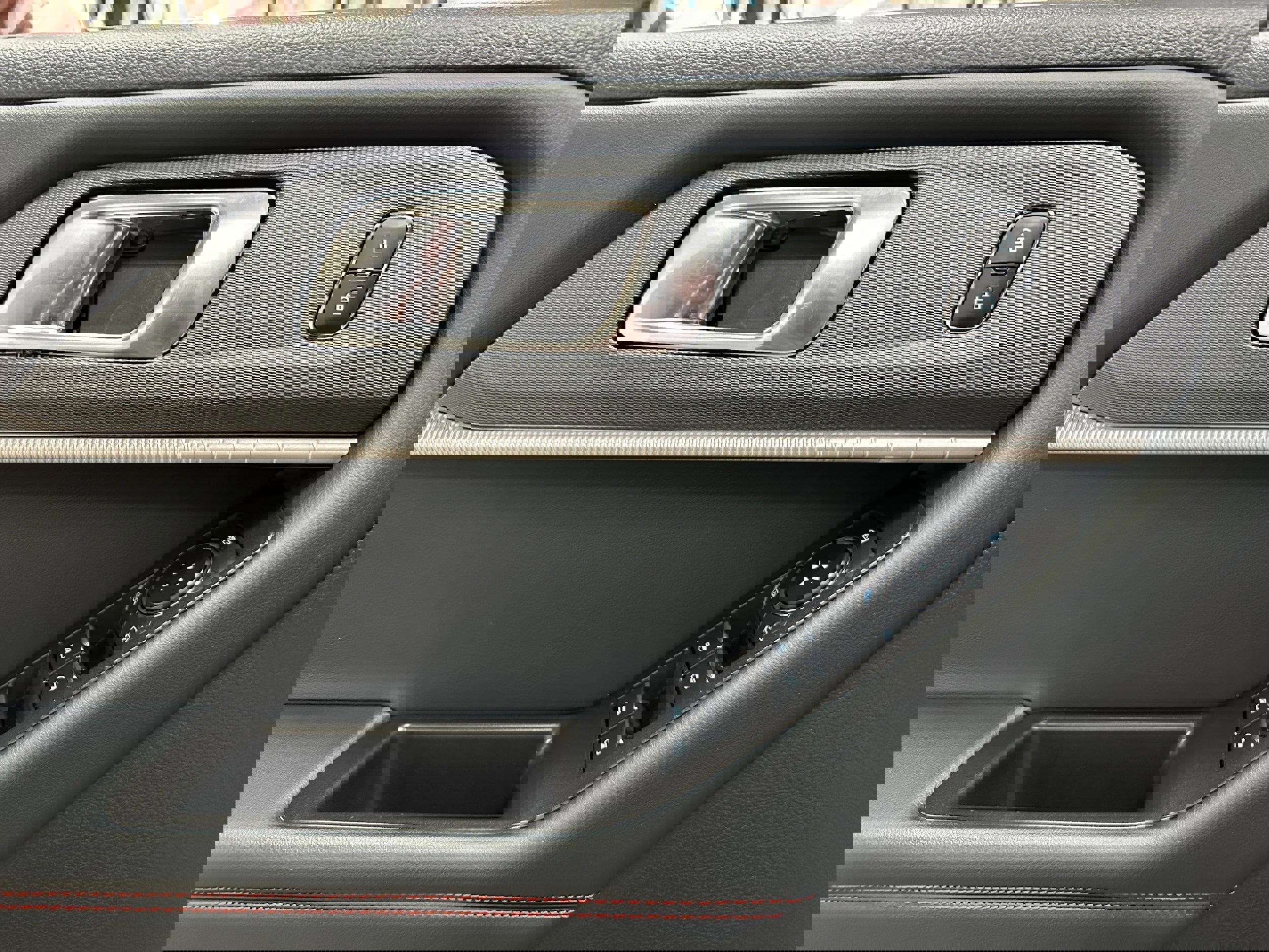 Certified 2025 Ford Explorer ST-Line image 12