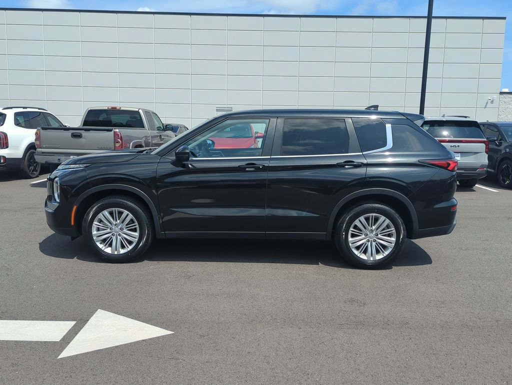 Used 2024 Mitsubishi Outlander ES AWD/4WD image 4