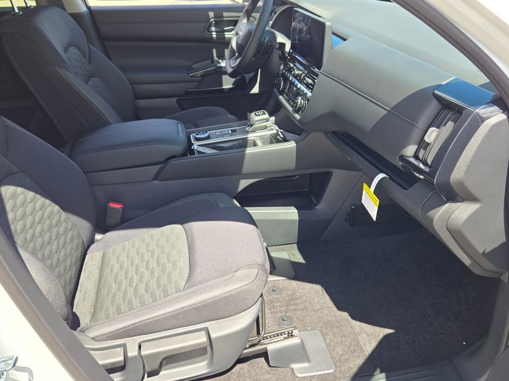 New 2026 Nissan Pathfinder SV w/ Cargo Package AWD/4WD image 4