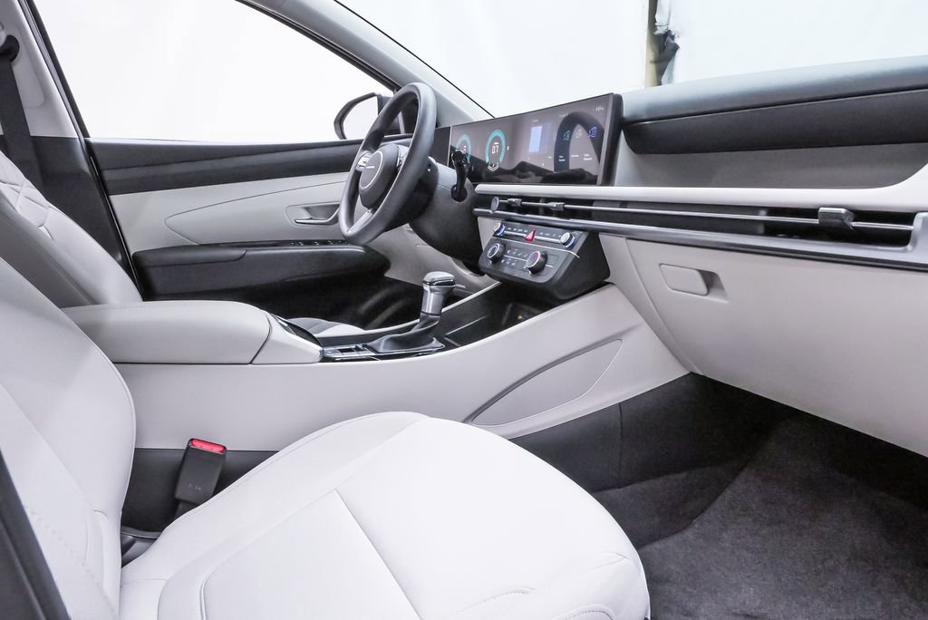Certified 2026 Hyundai Tucson SE image 12