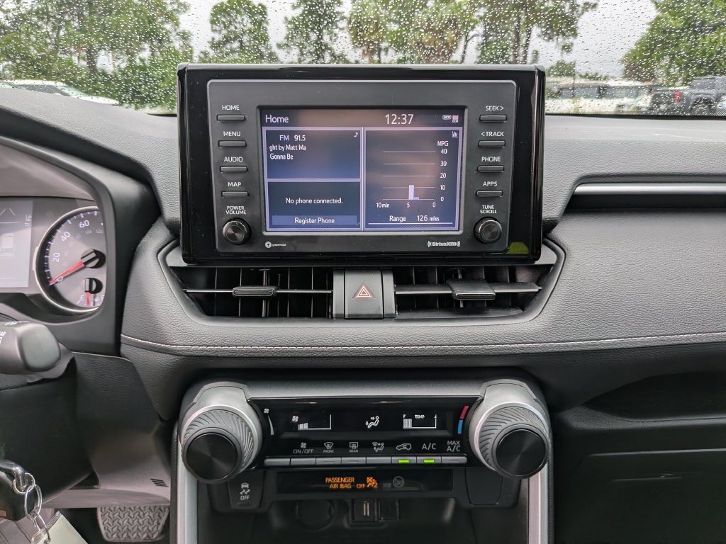 Used 2022 Toyota RAV4 LE FWD image 24
