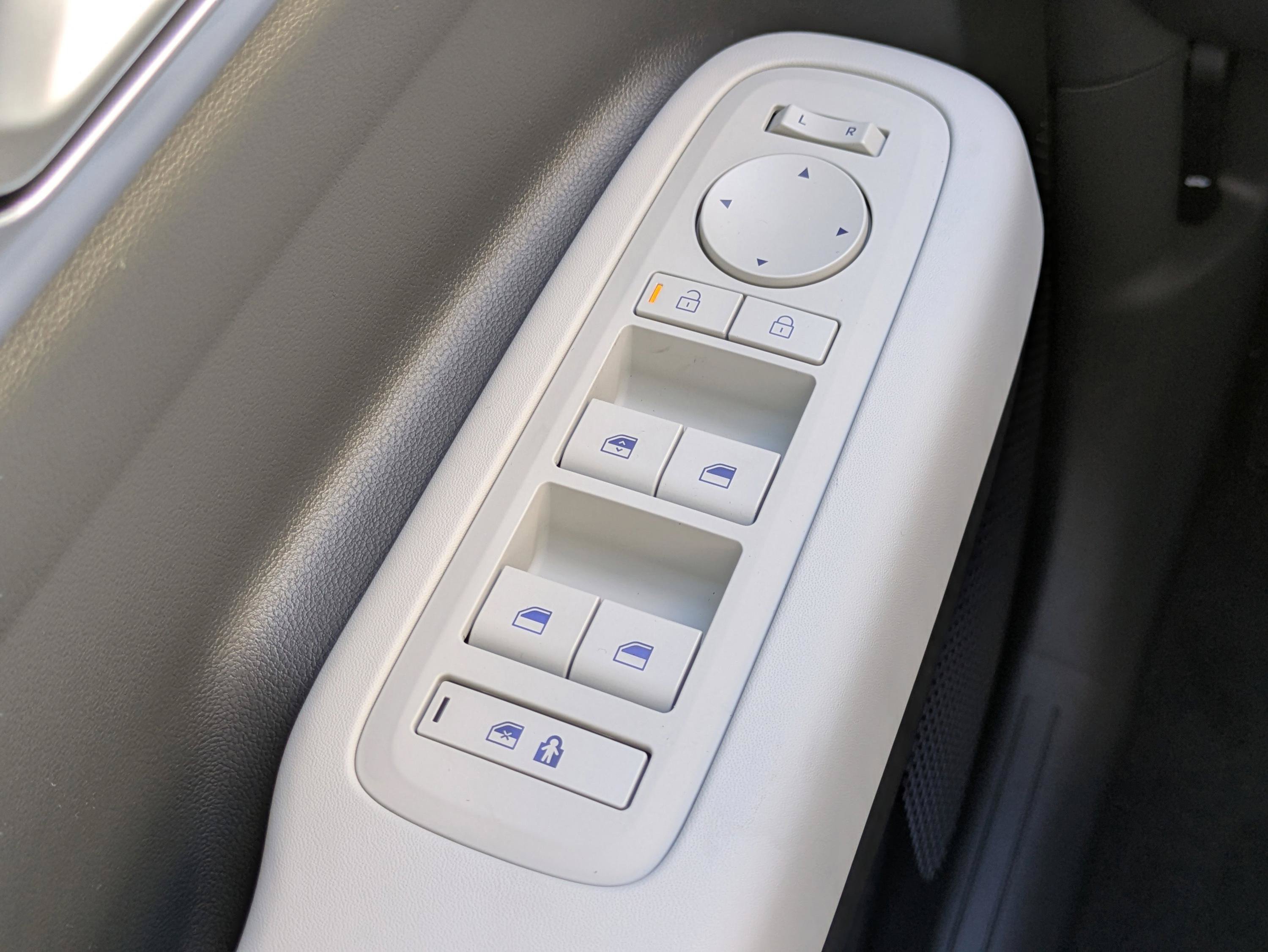 New 2026 Hyundai Santa Fe SE FWD image 25