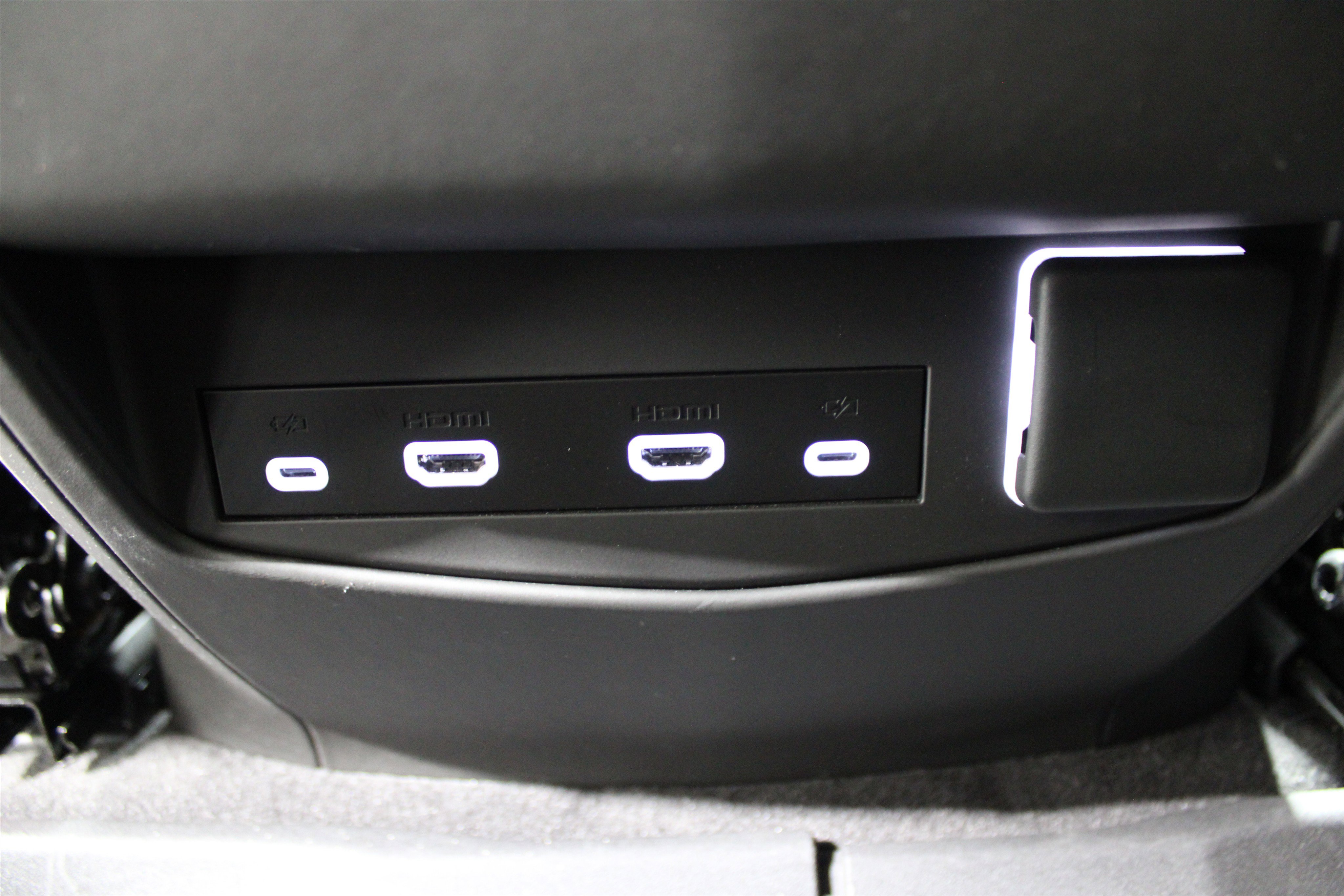 Certified 2024 Cadillac Escalade ESV Sport Platinum image 30