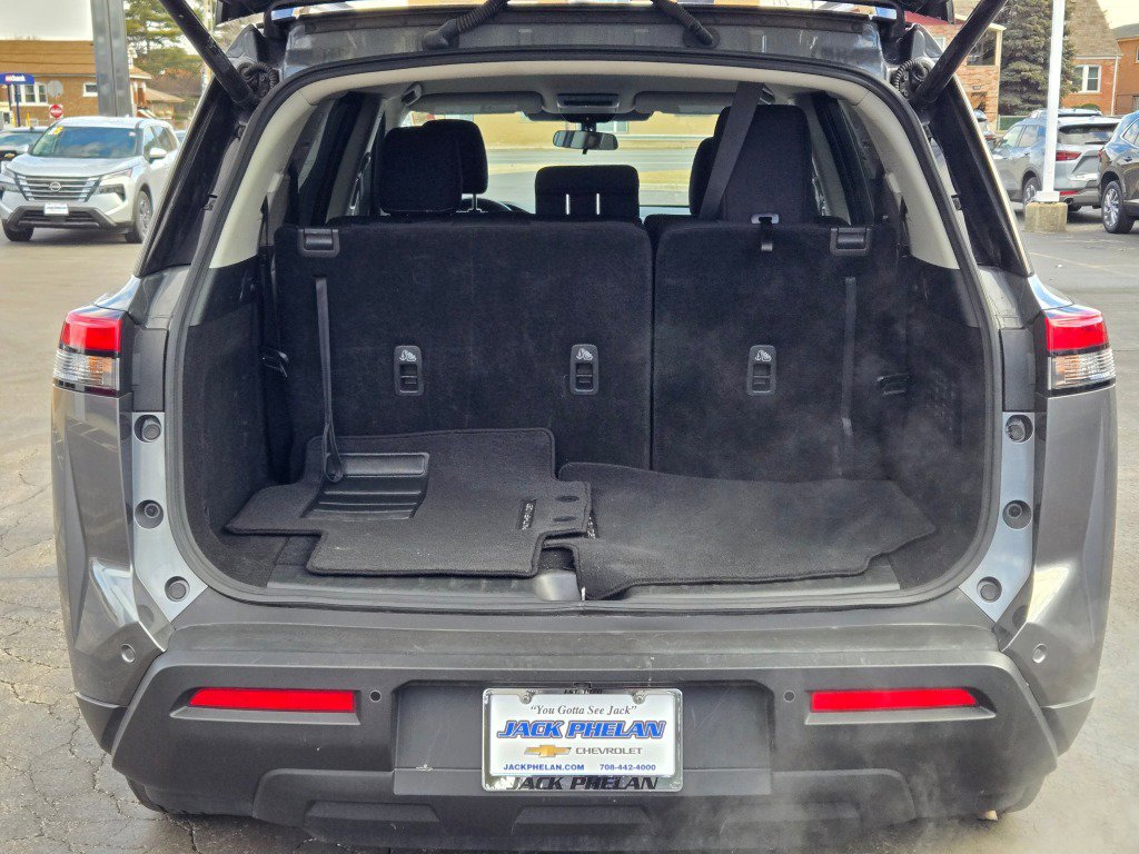 Used 2025 Nissan Pathfinder SV image 15