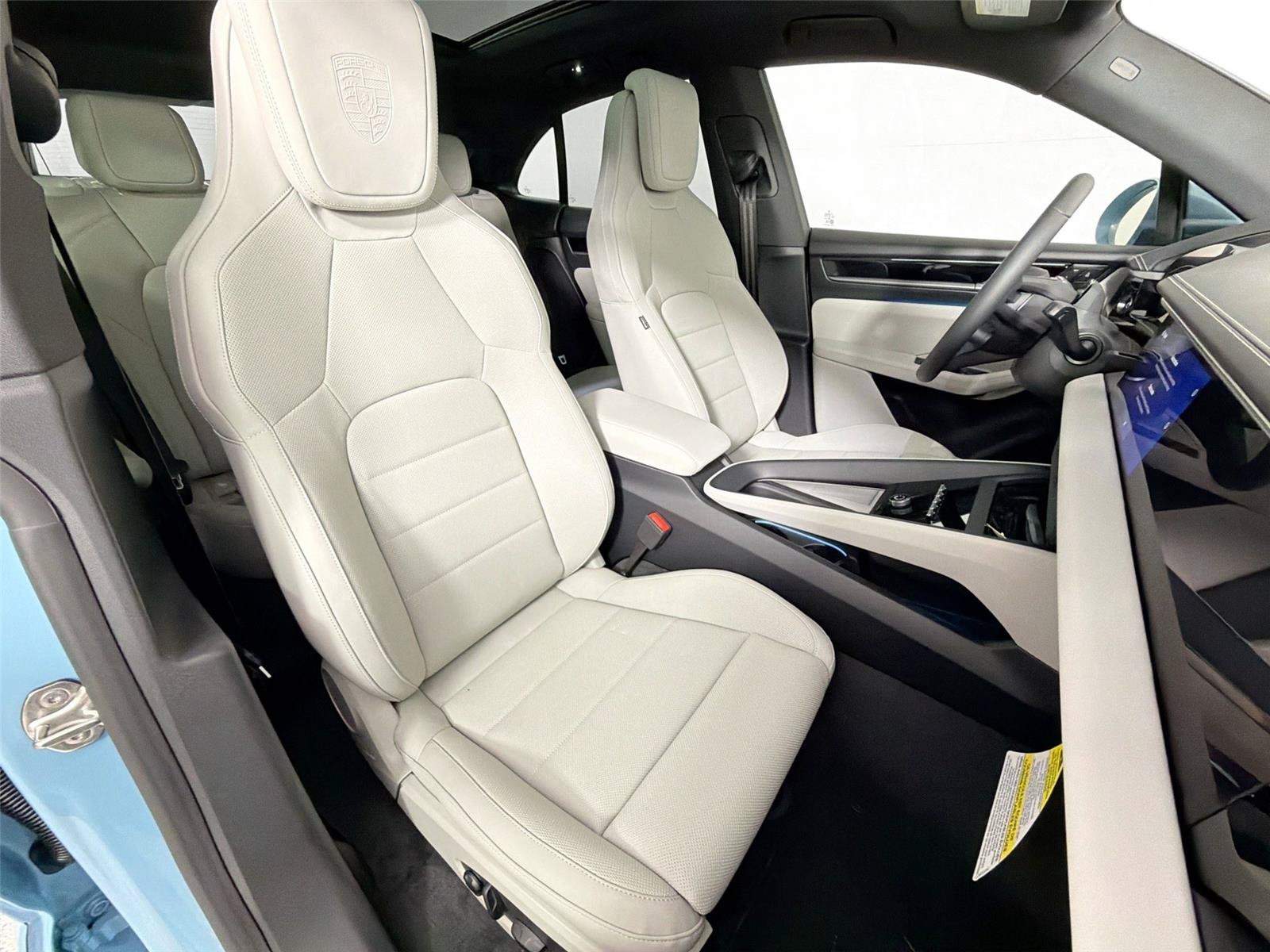 Certified 2026 Porsche Macan Electric RWD image 28