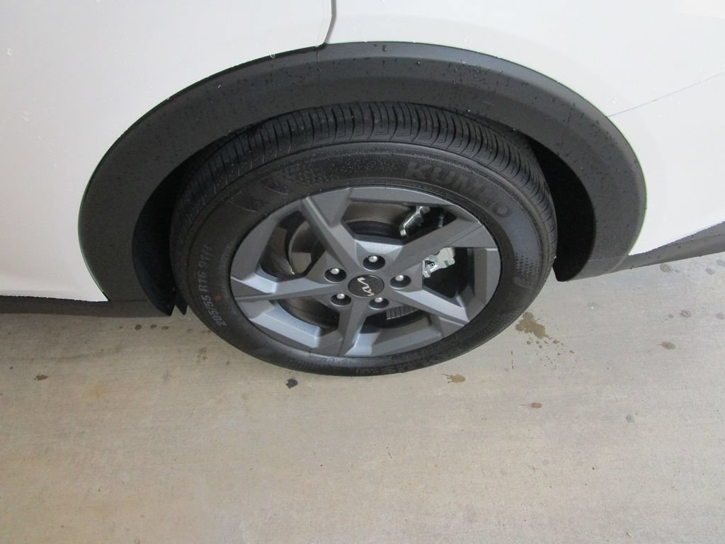Used 2025 Kia K4 FWD image 10
