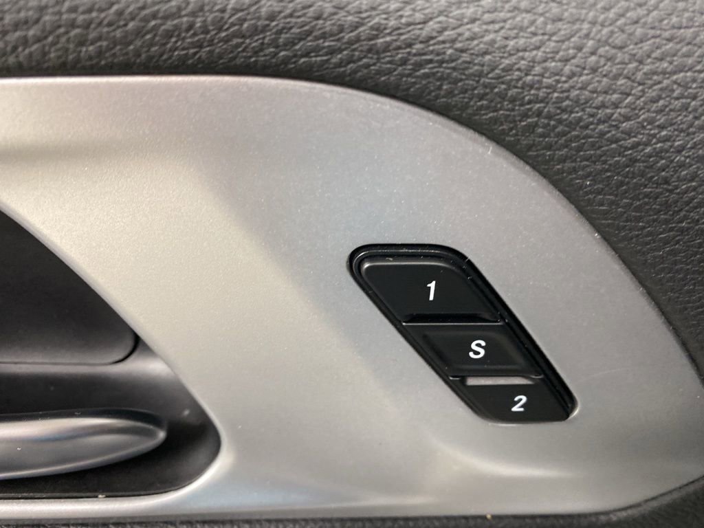 Used 2025 Chrysler Pacifica Limited image 40