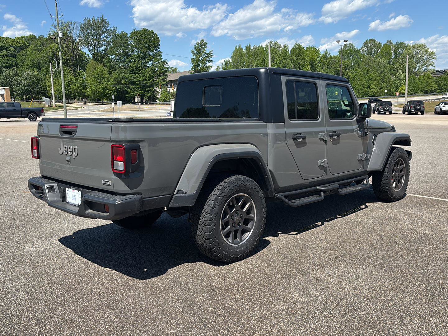 Used 2023 Jeep Gladiator Overland AWD/4WD image 3