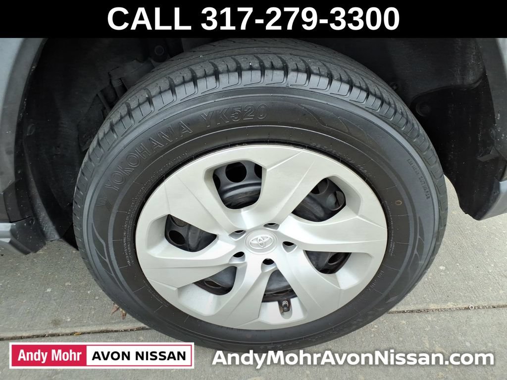 Used 2019 Toyota RAV4 LE AWD/4WD image 14