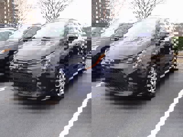 Used 2022 Toyota Corolla LE image 1