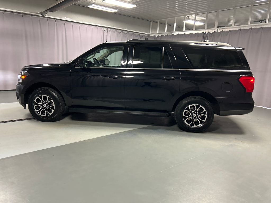 Used 2024 Ford Expedition Max XLT image 4