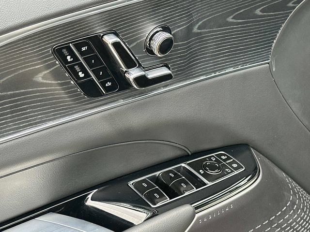 Used 2026 Cadillac Lyriq Luxury AWD/4WD image 14