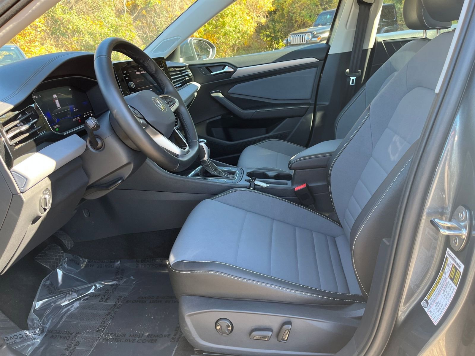 Used 2025 Volkswagen Jetta SE image 22