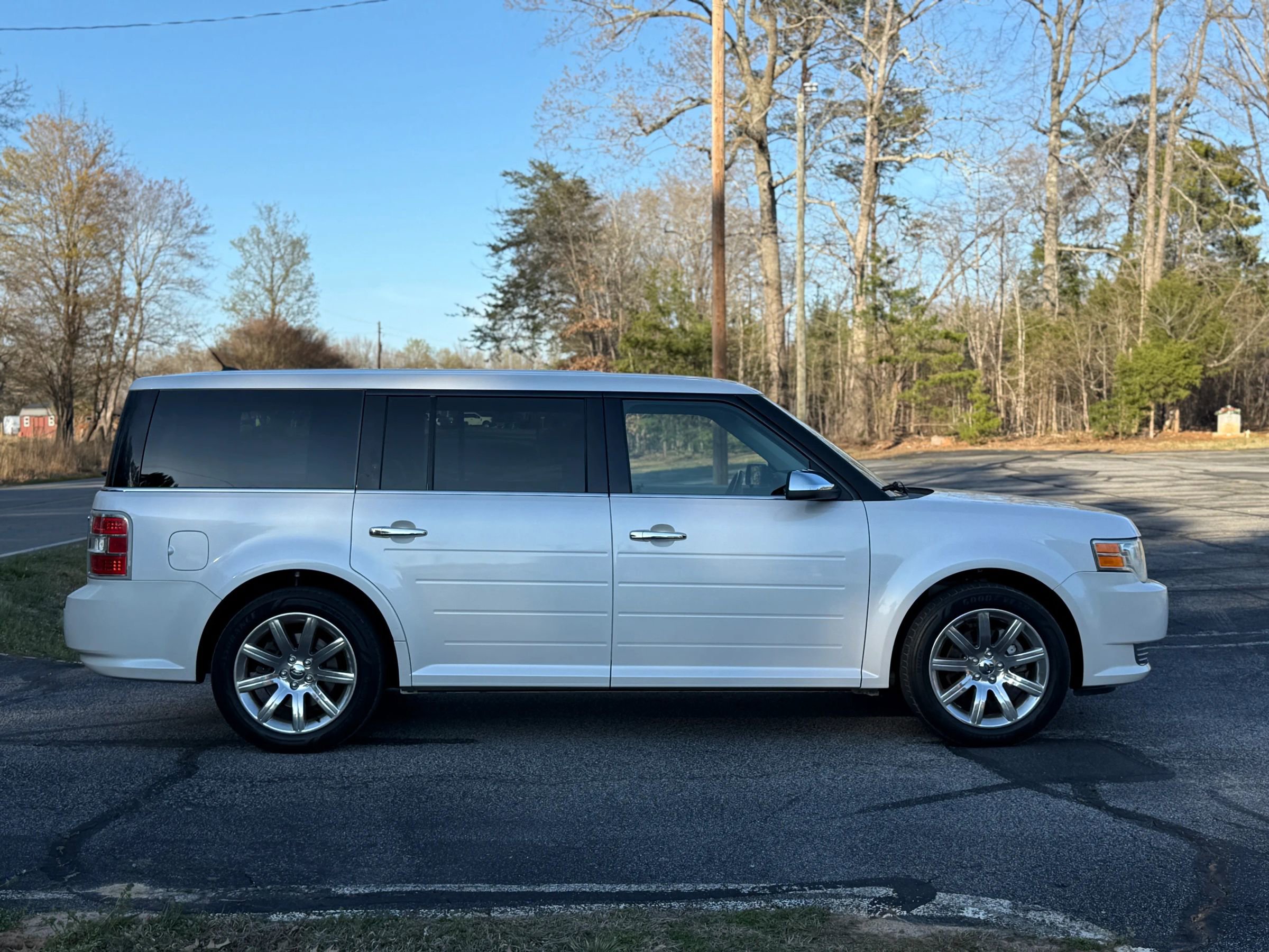 Used 2011 Ford Flex Limited w/ Trailer Tow Pkg Class III FWD image 4