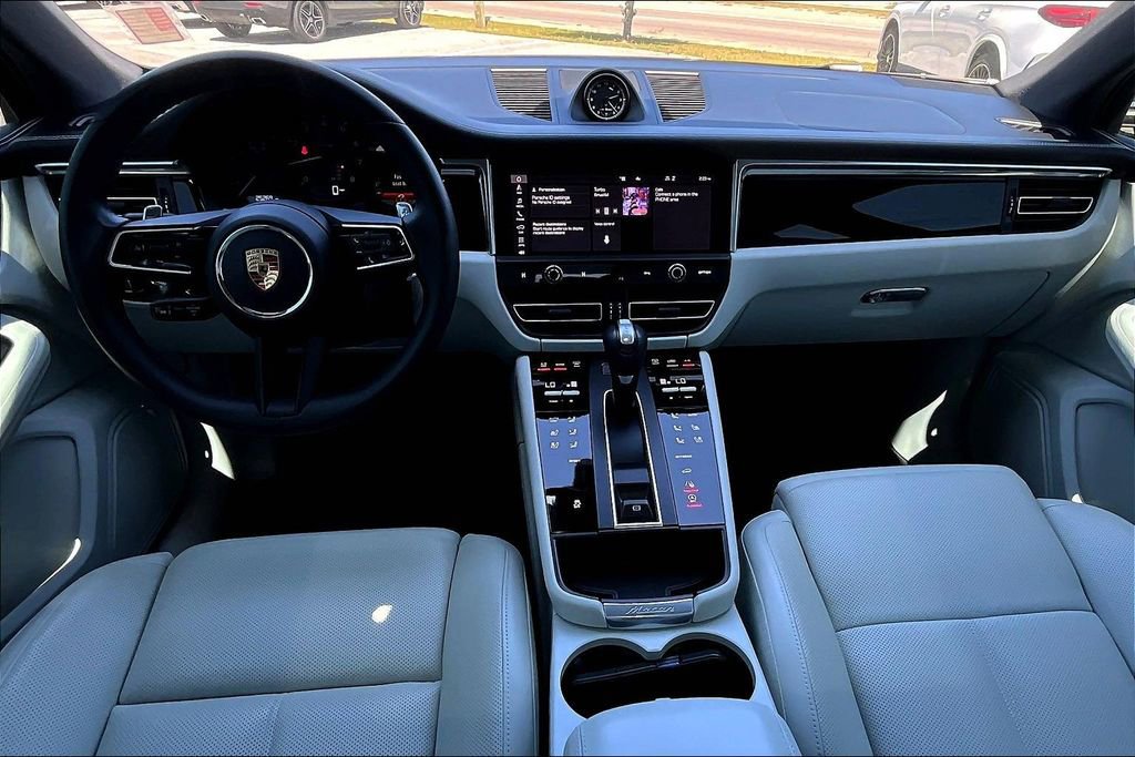 Used 2023 Porsche Macan Turbo image 7