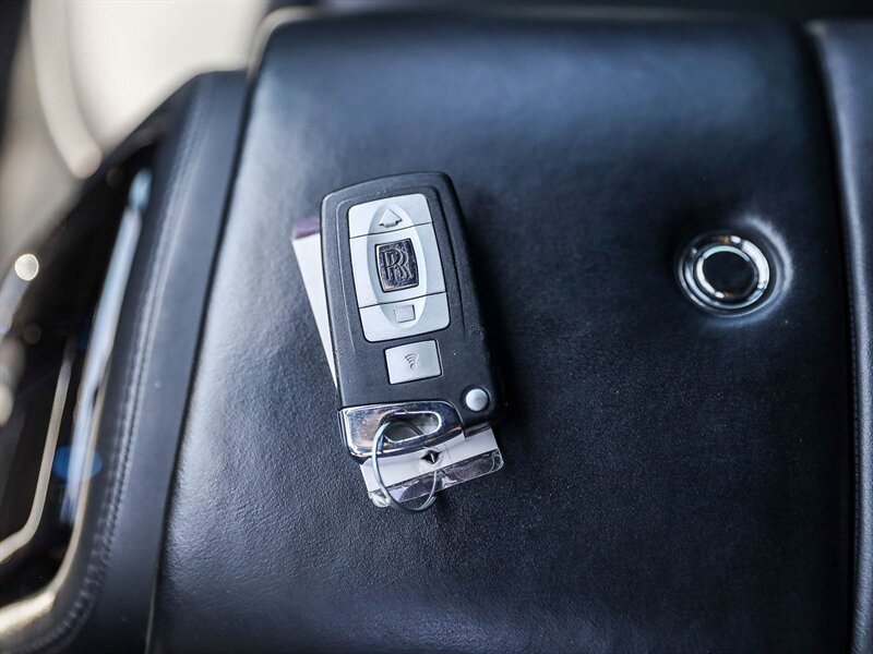 Used 2010 Rolls-Royce Phantom Coupe RWD image 51