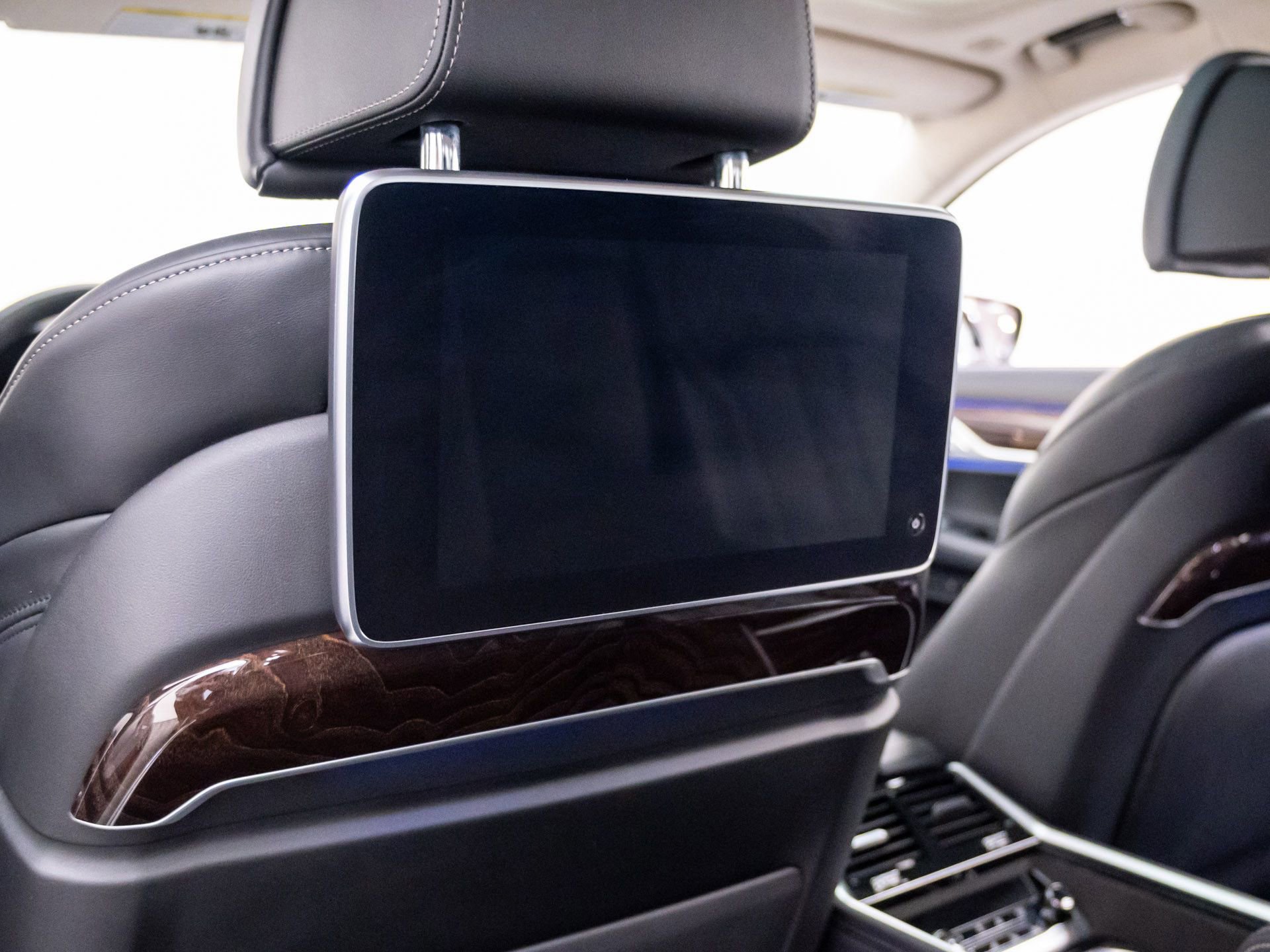 Used 2022 BMW M760i xDrive image 20