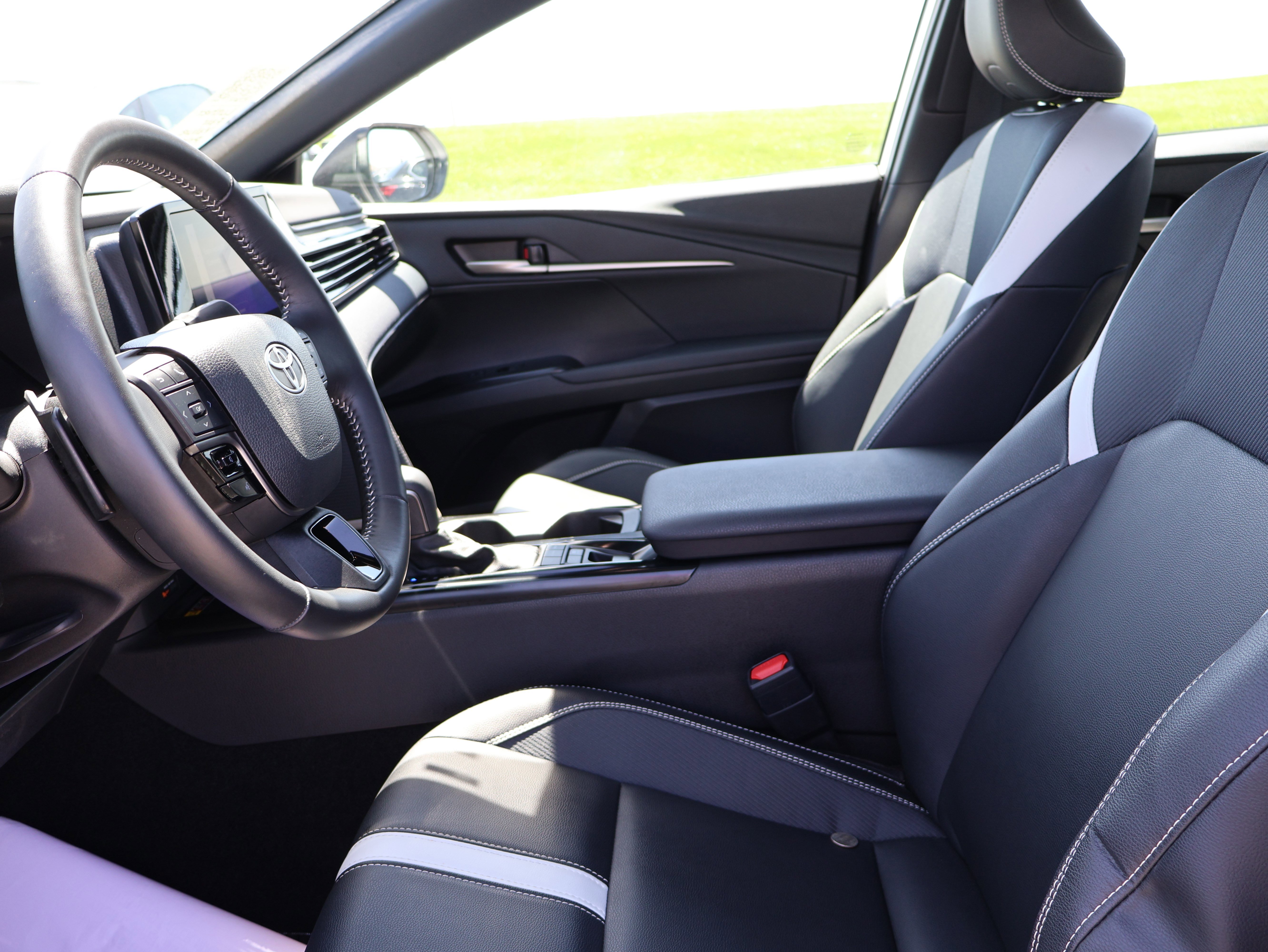 Used 2025 Toyota Camry SE FWD image 20