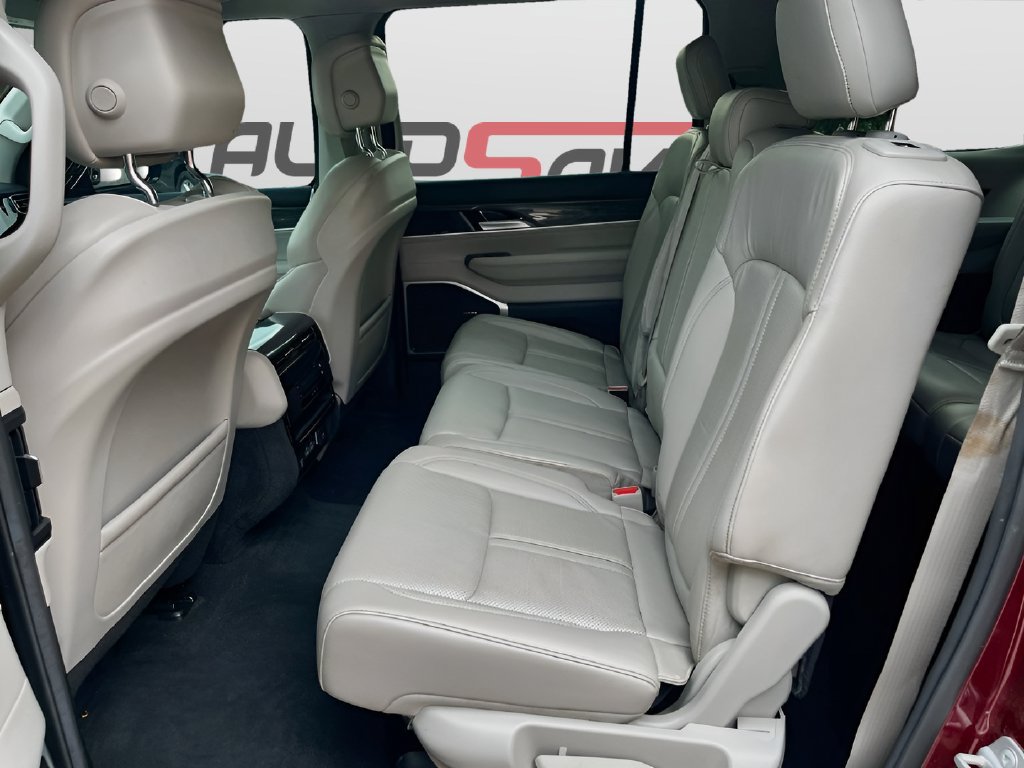 Used 2022 Jeep Wagoneer Series II AWD/4WD image 25