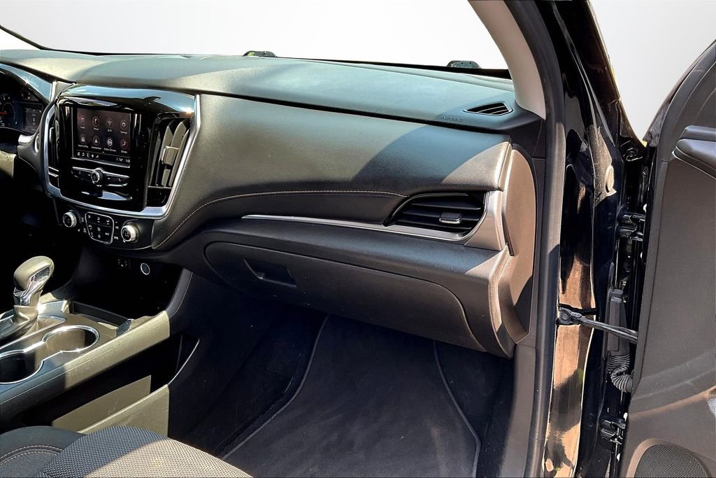 Used 2021 Chevrolet Traverse LT image 26