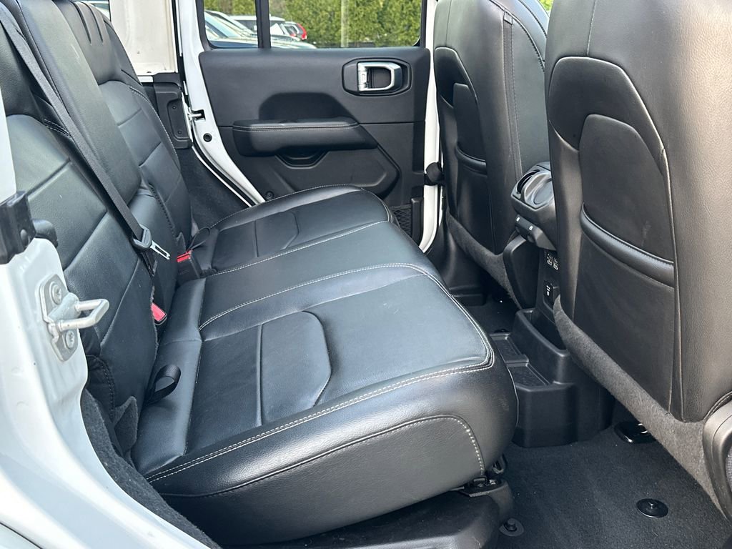 Used 2022 Jeep Wrangler Unlimited Sahara AWD/4WD image 13