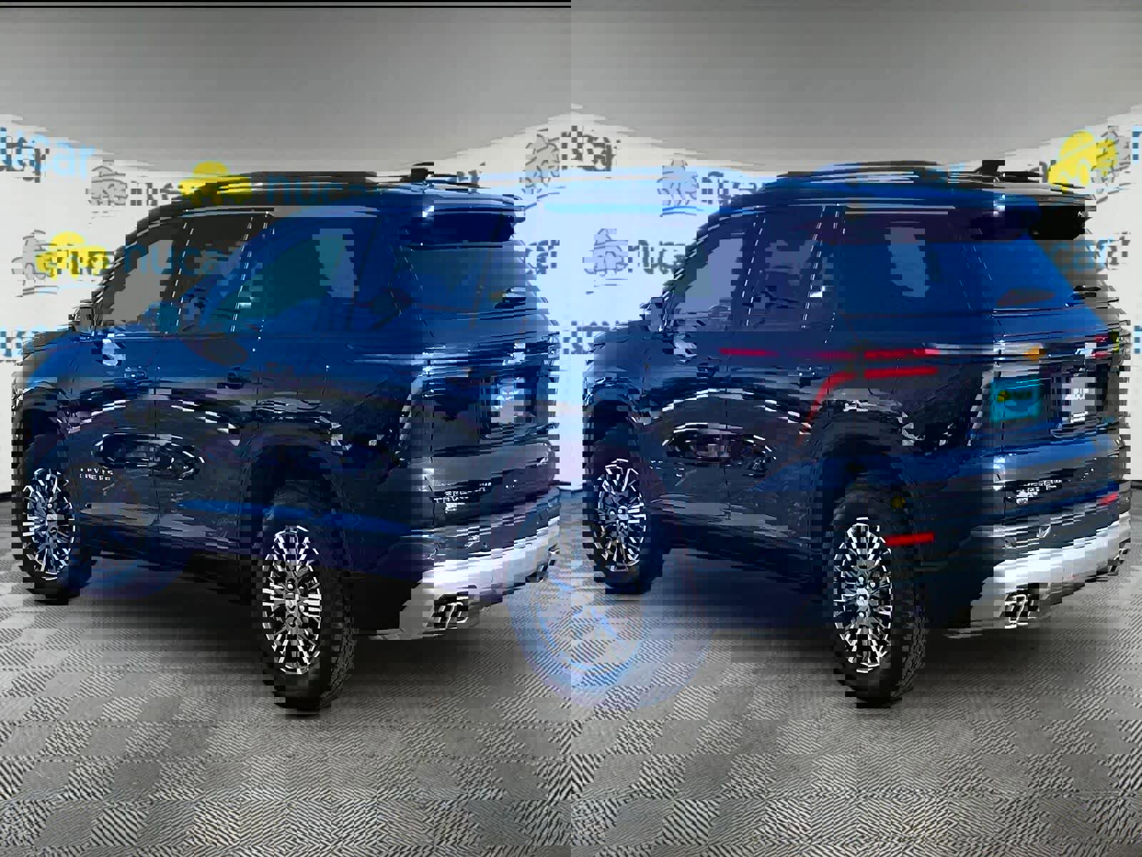 Used 2025 Chevrolet Traverse LT image 4