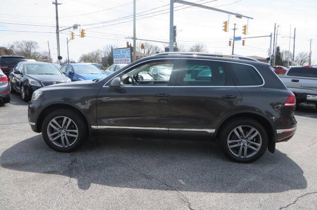 Used 2016 Volkswagen Touareg Sport AWD/4WD image 7