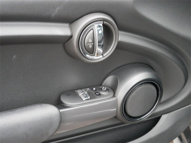 Used 2018 MINI Cooper 2-Door Hardtop w/ Cold Weather Package image 16