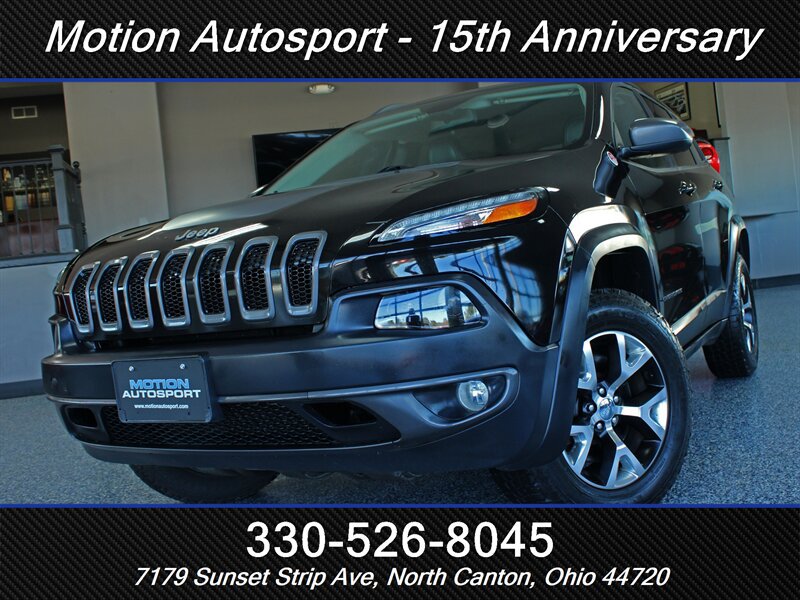 Used 2016 Jeep Cherokee Trailhawk AWD/4WD image 40