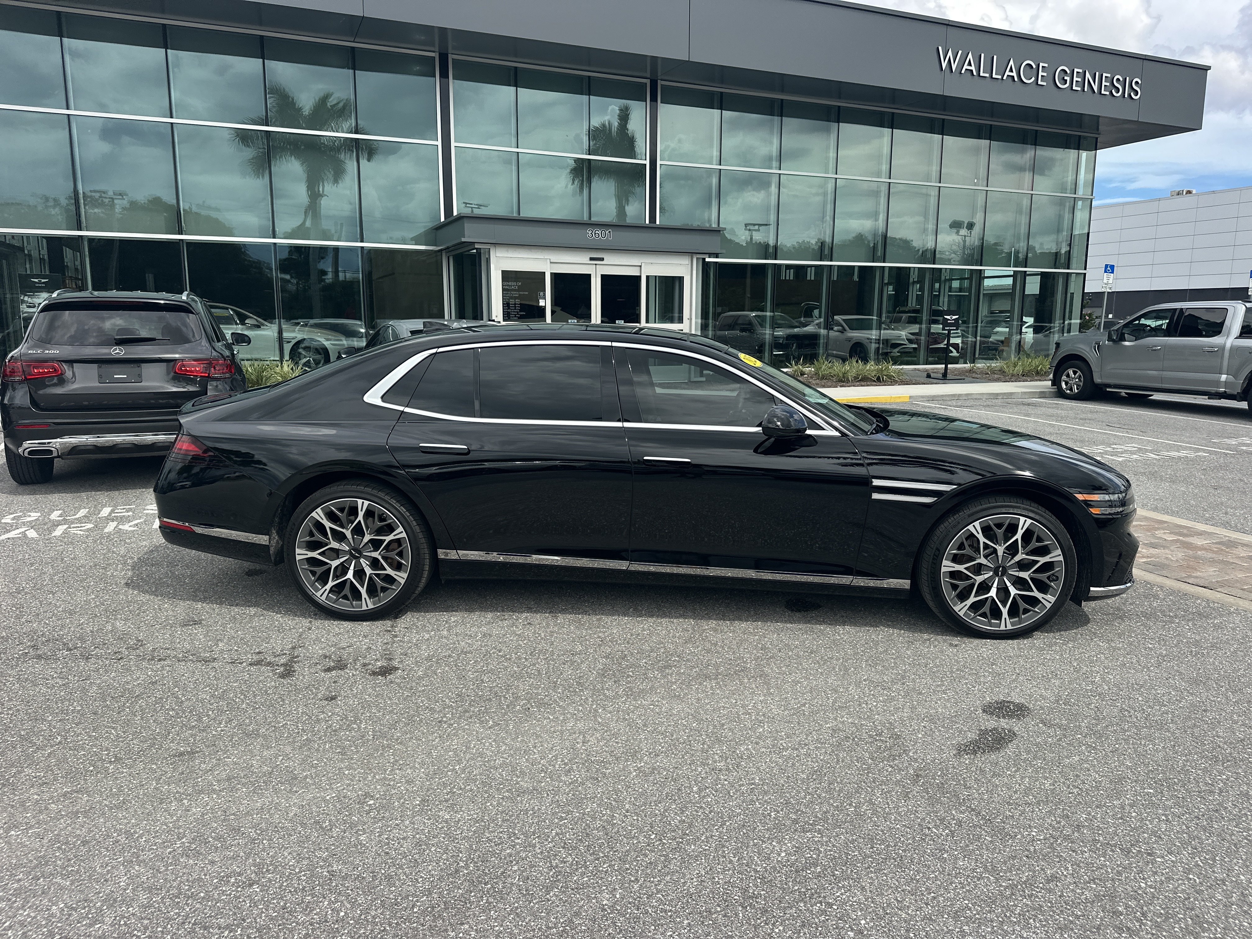 Certified 2025 Genesis G90 3.5T AWD/4WD image 6