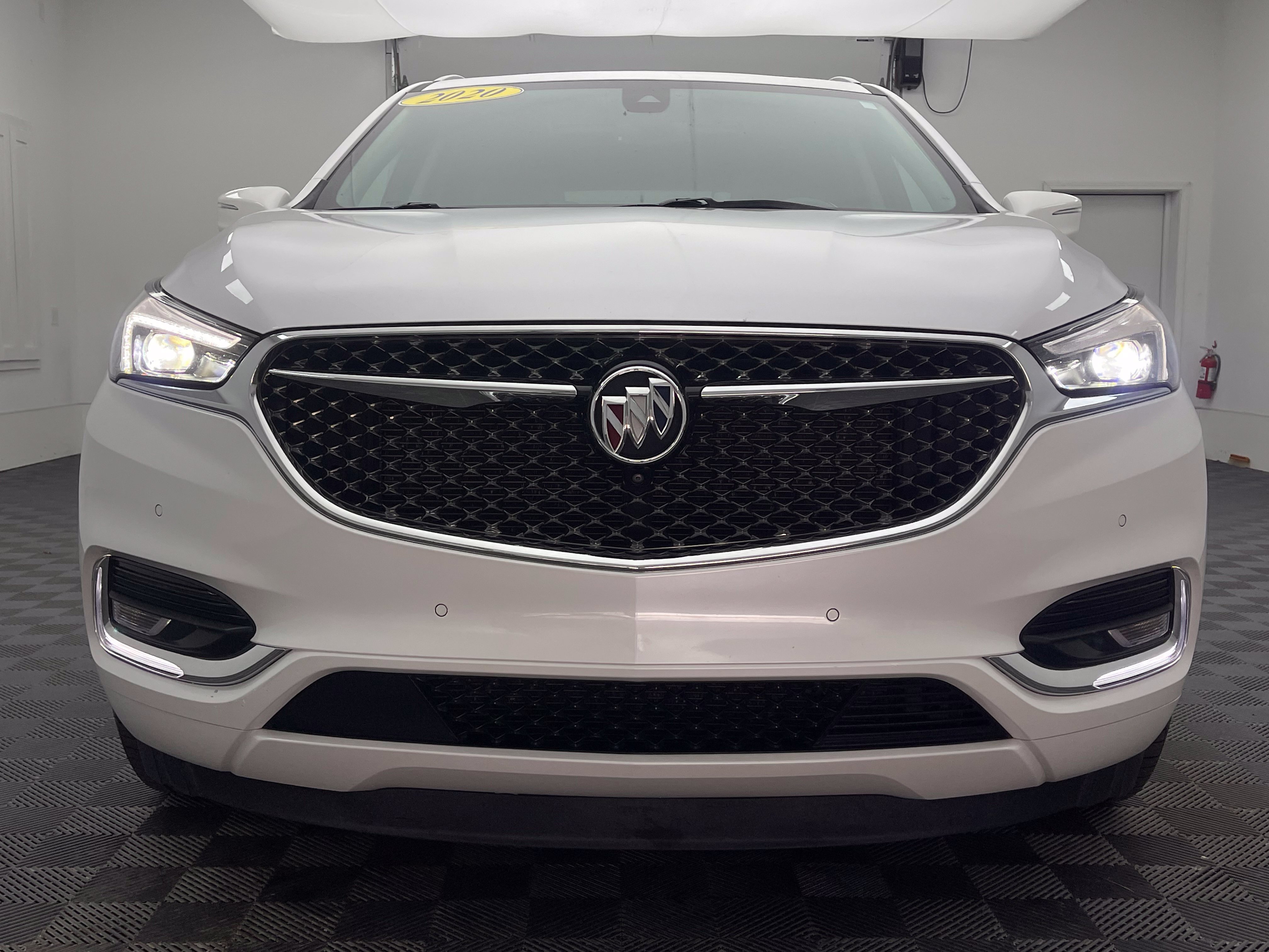 Used 2020 Buick Enclave Avenir w/ Avenir Technology Package FWD image 16